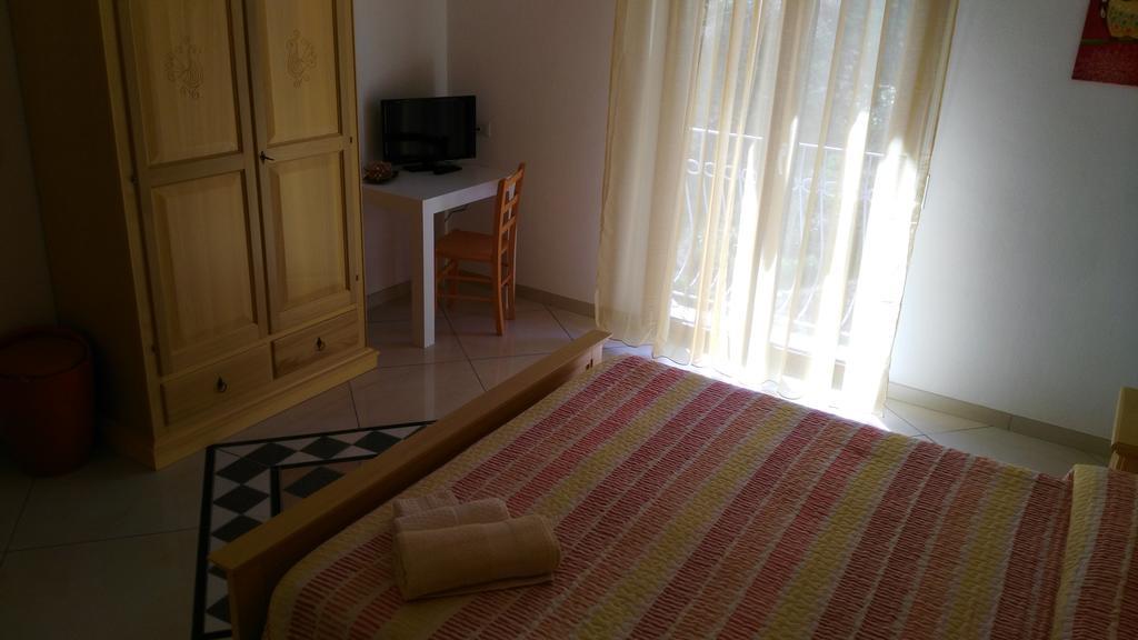 B&B Sa Zodia Guest House Bitti Exterior photo
